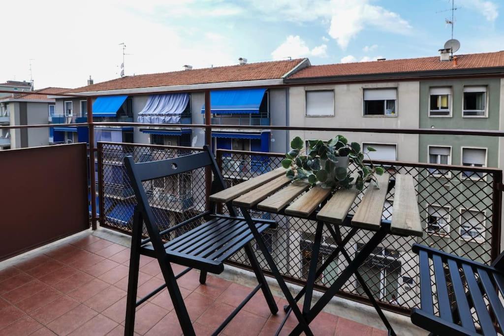 Primopiano - Astico Apartment Milan Luaran gambar