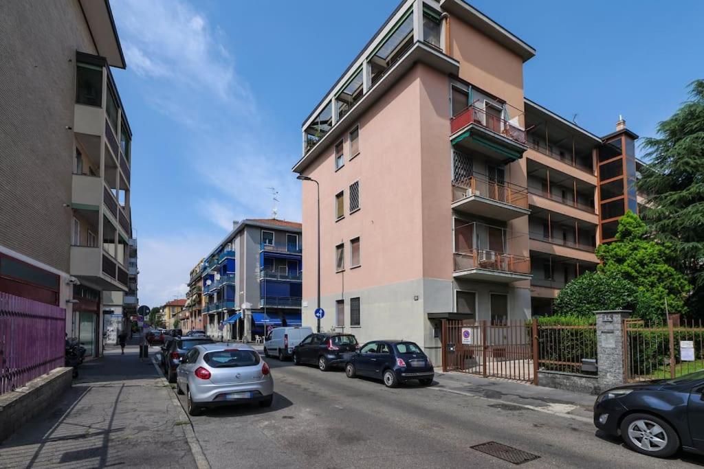 Primopiano - Astico Apartment Milan Luaran gambar